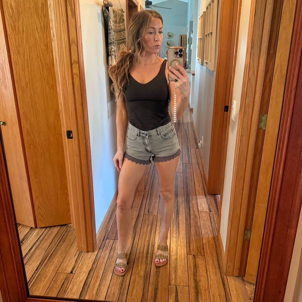 ❤️4 for $25 Free People denim shorts Mid rise